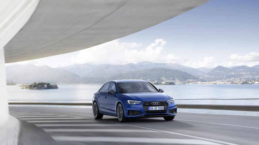  Audi A4 S-Line Quattro 2018 года  (WW) (фото 14 из 17)